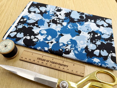 Stoffrest blue jungle skulls - blue,
