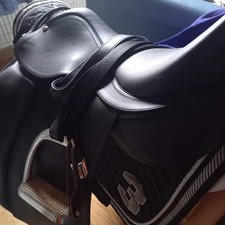 Dressursattel VIELLSEITIG (VSD) 17"/42cm,Mittlere Kammer,schwarz, fast unbenutzt