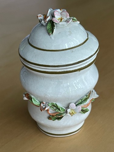 Kleines senftöpfchen mit - kleines,