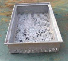 alte Kiste Löcher Kasten