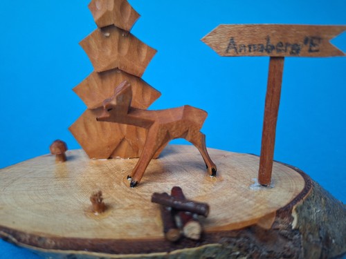 Reh mit baum auf - baum,