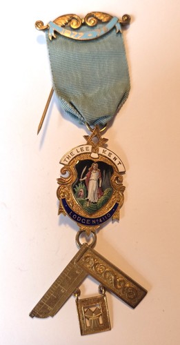 Masonic past masters jewel - masters,