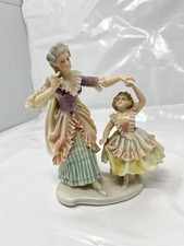 Porzellanfigur Dame mit Kind