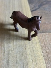 Figur Braunes Pferd mit Schwarzen Schweif