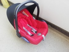 Maxicosi Rot mit Sonnenschutz 