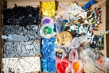 9kg Lego +Minifiguren sortiert nach Farbe Konvolut