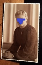 junge schöne Frau mit Schmuck