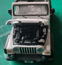 Maisto Jeep Wrangler Rubicon offen, 2003, Farbe weiß, Maßstab 1:27