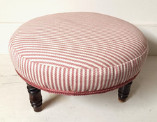 alter Hocker Schemel Fußbank