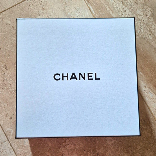 Chanel geschenkbox quadratisch - chanel,