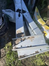 . Stahlkonstruktion, feuerverzinkt mit seitlichen Stützen Höhe 1,50 für pool  