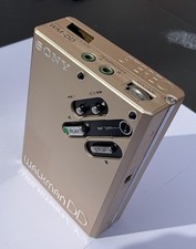 1 x Sony Walkman DD in Farbe