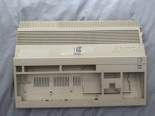 Amiga 500 gehäuse schrauben - amiga,