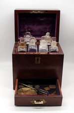 X-373 Antiker Apothekerschrank mit Gläsern, England