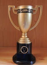 1  Design Henkel Pokal aus