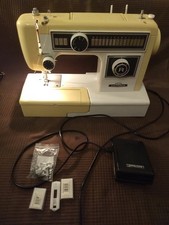 VICTORIA 753 Nähmaschine mit Fußschalter und Zubehör