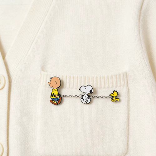 Snoopy peanuts pin - snoopy,