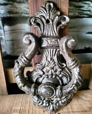 Schwerer Türklopfer