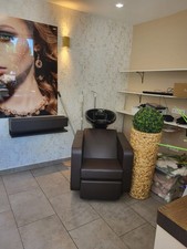 Friseur Komplett Einrichtung 3 Friseurstühle 1 Waschbeckenstuhl, 1Großer Spiegel