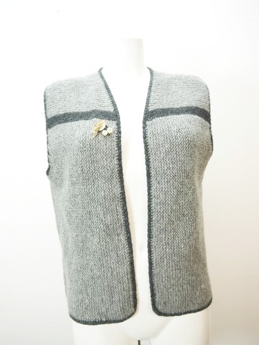 Handarbeit gestrickt grau mit