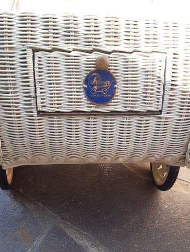 Korbpuppenwagen