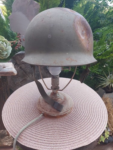 Stahlhelm tischlampe