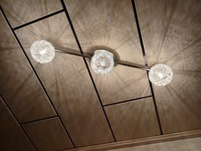 Dreiflammige Deckenleuchte G9 LED Birnen und Draht Kugeln