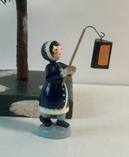 3244/25 Mädchen mit Lampion