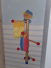 Kindergarderobe aus Holz von