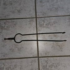 Alte antike Kaminzange mit