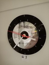 Quarz Wanduhr - Mehr Siehe Bilder - 7" Vinyl unter einer Musik CD.