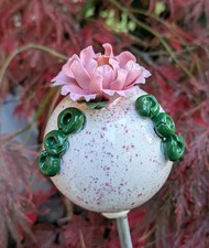 Rosenkugel mit rosa Blüte -