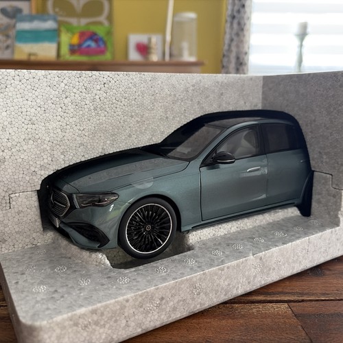 Iscale mercedes e klasse - 1:18,