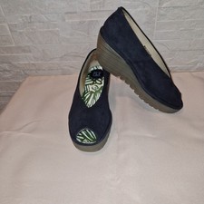 Damen Peep-Toe Pumps v. Fly