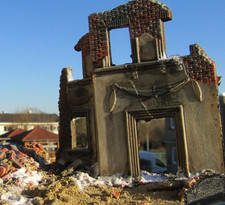 1:72 - 1:87 - 1 unbemalte 5 Teilige Hausruine,  WWII, WWI, verschiedene Epochen
