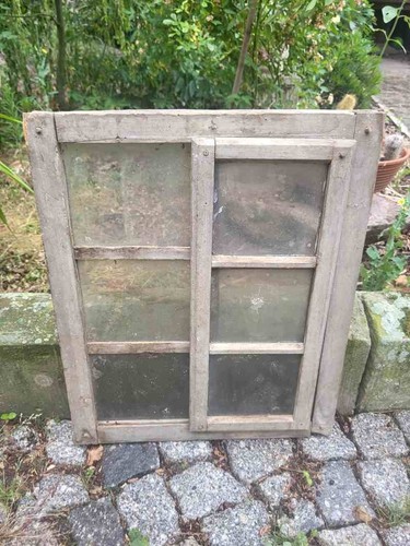 Altes holzfenster mit rahmen - holzfenster,