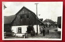 Foto AK DOBRUSKA in Tschechien 1929 Strassenpartie mit Wohnhaus Typen  ( 94559