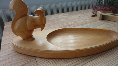 Nussschale aus holz mit - aus,