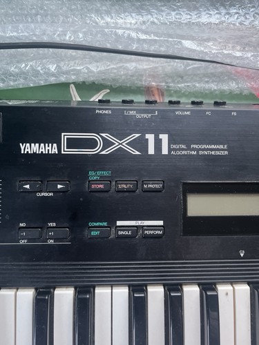 Yamaha dx11 synthesizer - yamaha,