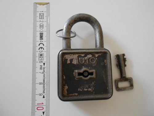 Altes antikes vorhängeschloss - altes,
