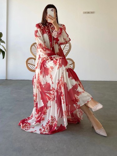 Chiffonkleid mit rotem - , muster