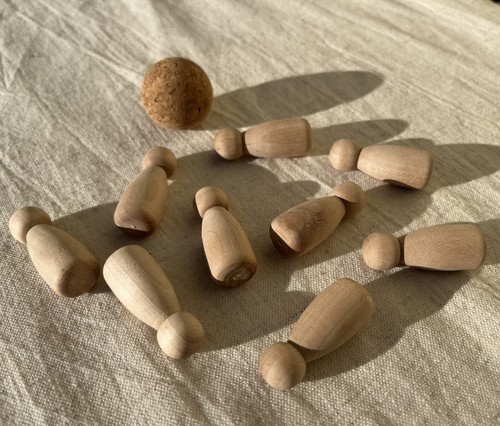 Mini kegelspiel aus holz mit - kegelspiel,