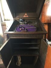 Historischer Grammophonschrank, Grammophon 