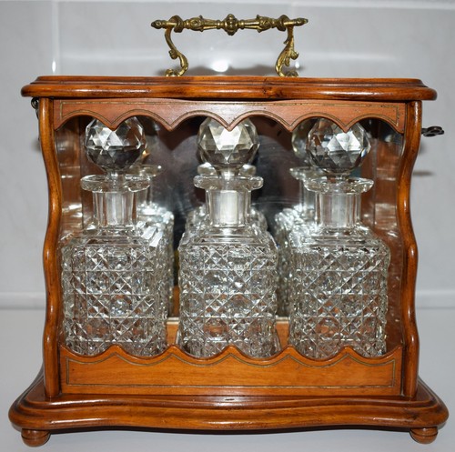 Antiker tantalus nussbaum mit - antiker,