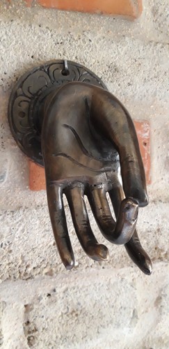 Hand finger aus - aus, bronze