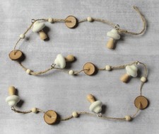 Hängegirlande Deko-Girlande aus Holz: 100 cm, Pilze & Baumscheiben zum Aufhängen