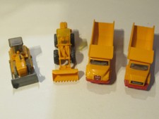 4 x Wiking  Baustellenfahrzeuge Raupe, 2 x Kipper, Radlader