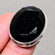 Facettierter schwarzer Spinell