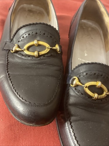 Schwarze leder halbschuhe mit - schwarze, leder-halbschuhe