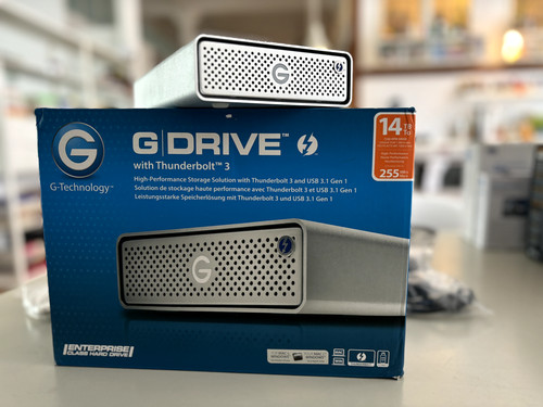 Drive with thunderbolt 3 - thunderbolt,